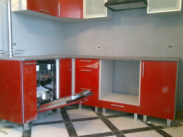 Угловая кухня с алюминиевыми рамками "Глория" (пример34)