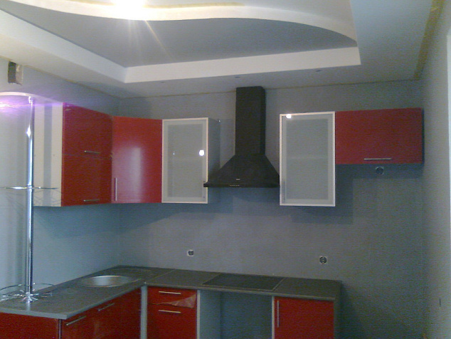 Угловая кухня с алюминиевыми рамками "Глория" (пример34)